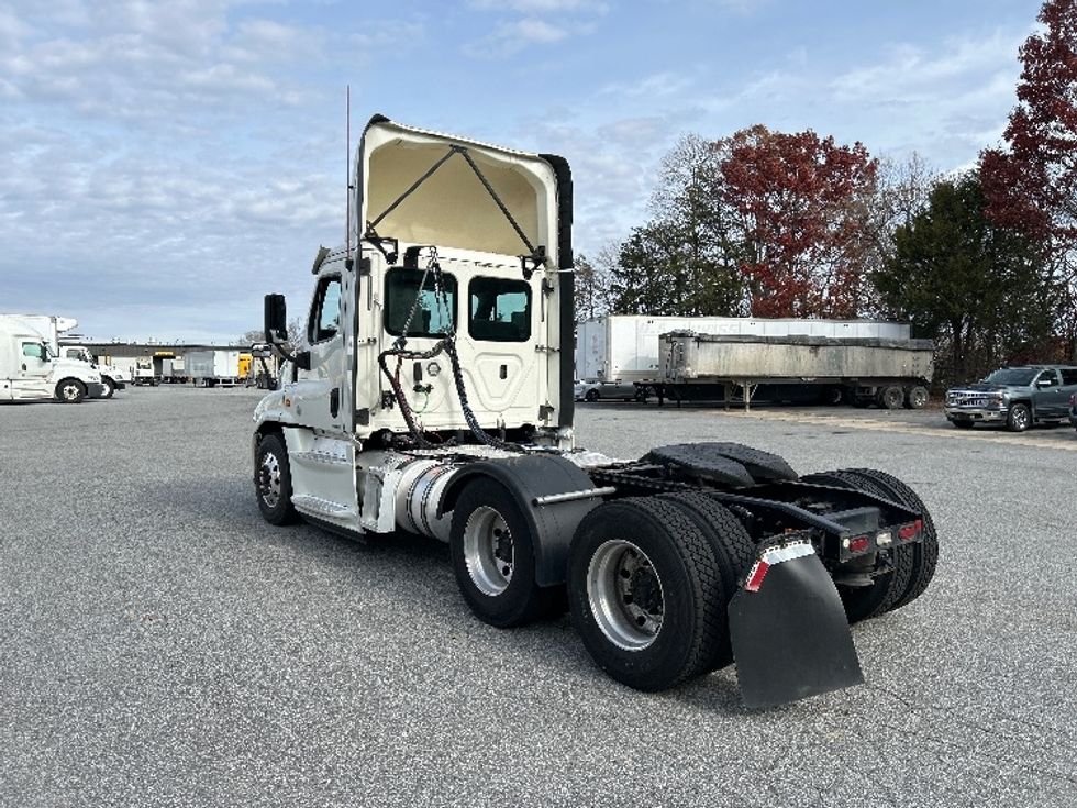 Day Cab Tractor-Heavy Duty Tractors-Freightliner-2019-Cascadia 12564ST-Greensboro-NC-785,676\n\t\tmiles-$ 24,250 - Image 5