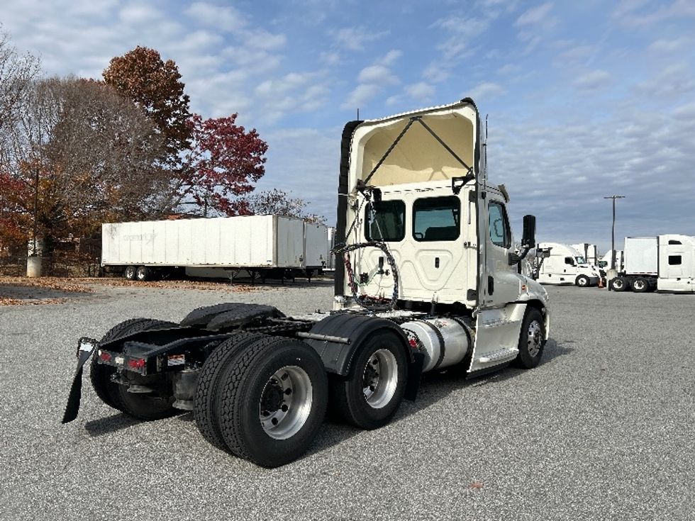 Day Cab Tractor-Heavy Duty Tractors-Freightliner-2019-Cascadia 12564ST-Greensboro-NC-785,676\n\t\tmiles-$ 24,250 - Image 7