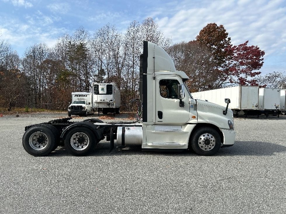 Day Cab Tractor-Heavy Duty Tractors-Freightliner-2019-Cascadia 12564ST-Greensboro-NC-785,676\n\t\tmiles-$ 24,250 - Image 8