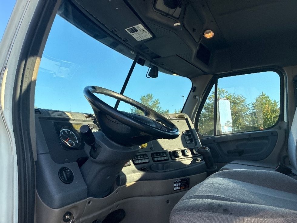 Day Cab Tractor-Heavy Duty Tractors-Freightliner-2019-Cascadia 12564ST-Greenville-SC-311,251\n\t\tmiles-$ 43,000 - Image 10