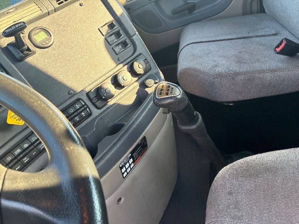 Day Cab Tractor-Heavy Duty Tractors-Freightliner-2019-Cascadia 12564ST-Greenville-SC-311,251\n\t\tmiles-$ 43,000 - Image 18