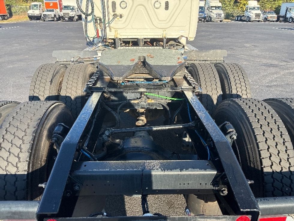 Day Cab Tractor-Heavy Duty Tractors-Freightliner-2019-Cascadia 12564ST-Greenville-SC-311,251\n\t\tmiles-$ 43,000 - Image 6