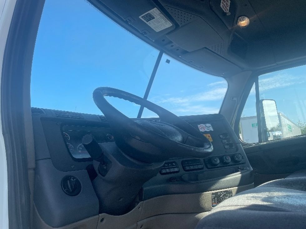 Day Cab Tractor-Heavy Duty Tractors-Freightliner-2019-Cascadia 12564ST-Greenville-SC-480,803\n\t\tmiles-$ 38,250 - Image 10