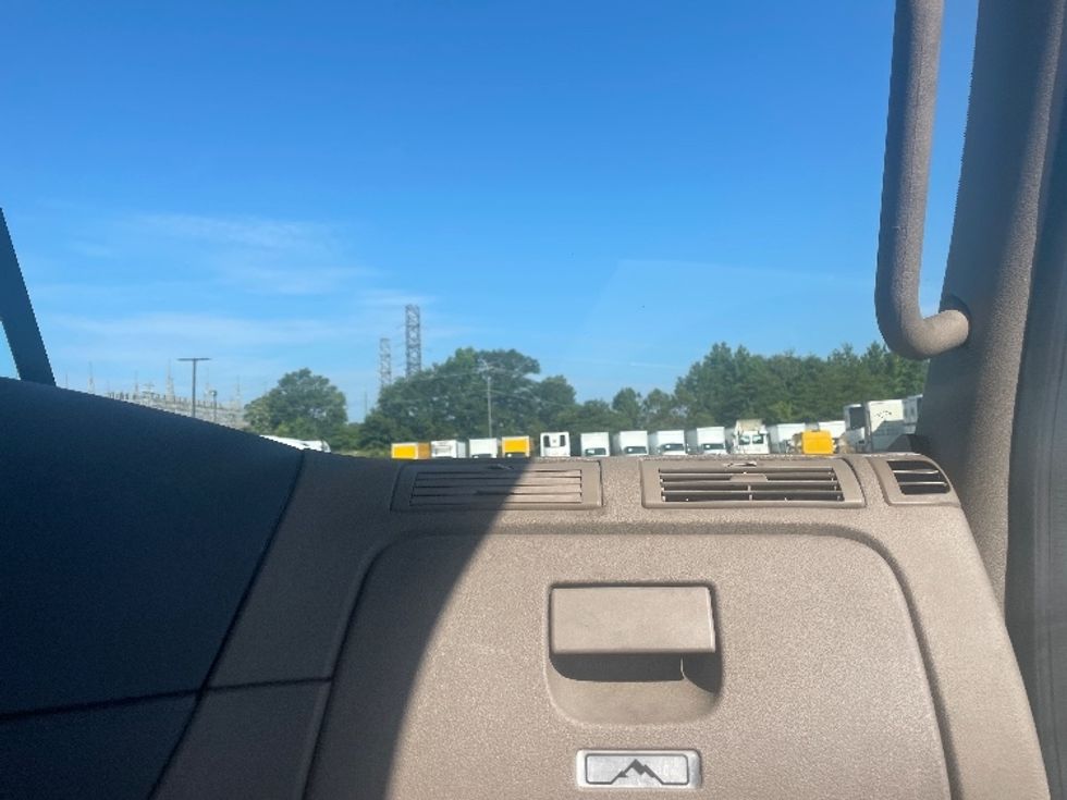 Day Cab Tractor-Heavy Duty Tractors-Freightliner-2019-Cascadia 12564ST-Greenville-SC-480,803\n\t\tmiles-$ 38,250 - Image 13