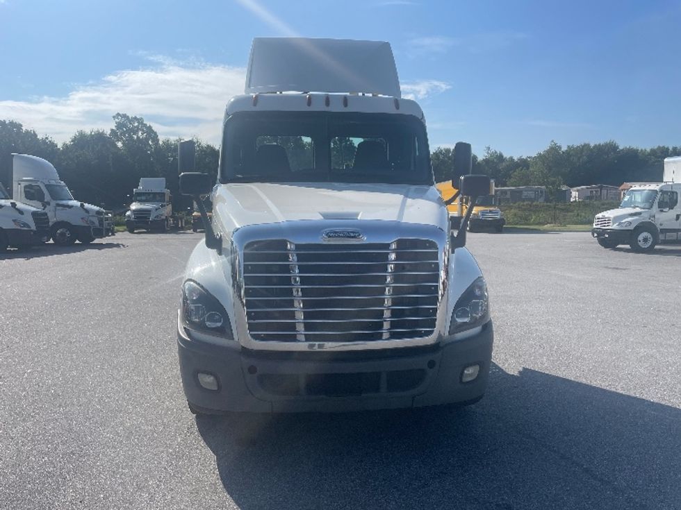 Day Cab Tractor-Heavy Duty Tractors-Freightliner-2019-Cascadia 12564ST-Greenville-SC-480,803\n\t\tmiles-$ 38,250 - Image 2