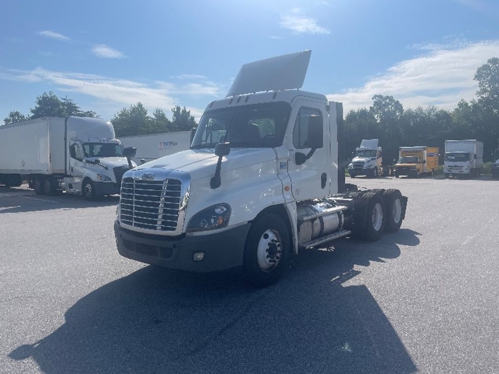 Day Cab Tractor-Heavy Duty Tractors-Freightliner-2019-Cascadia 12564ST-Greenville-SC-480,803\n\t\tmiles-$ 38,250 - Image 3