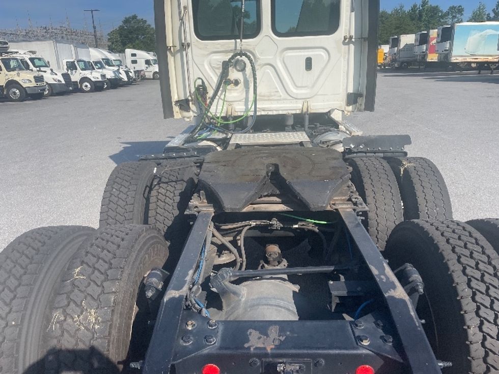 Day Cab Tractor-Heavy Duty Tractors-Freightliner-2019-Cascadia 12564ST-Greenville-SC-480,803\n\t\tmiles-$ 38,250 - Image 6