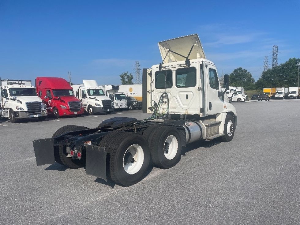 Day Cab Tractor-Heavy Duty Tractors-Freightliner-2019-Cascadia 12564ST-Greenville-SC-480,803\n\t\tmiles-$ 38,250 - Image 7