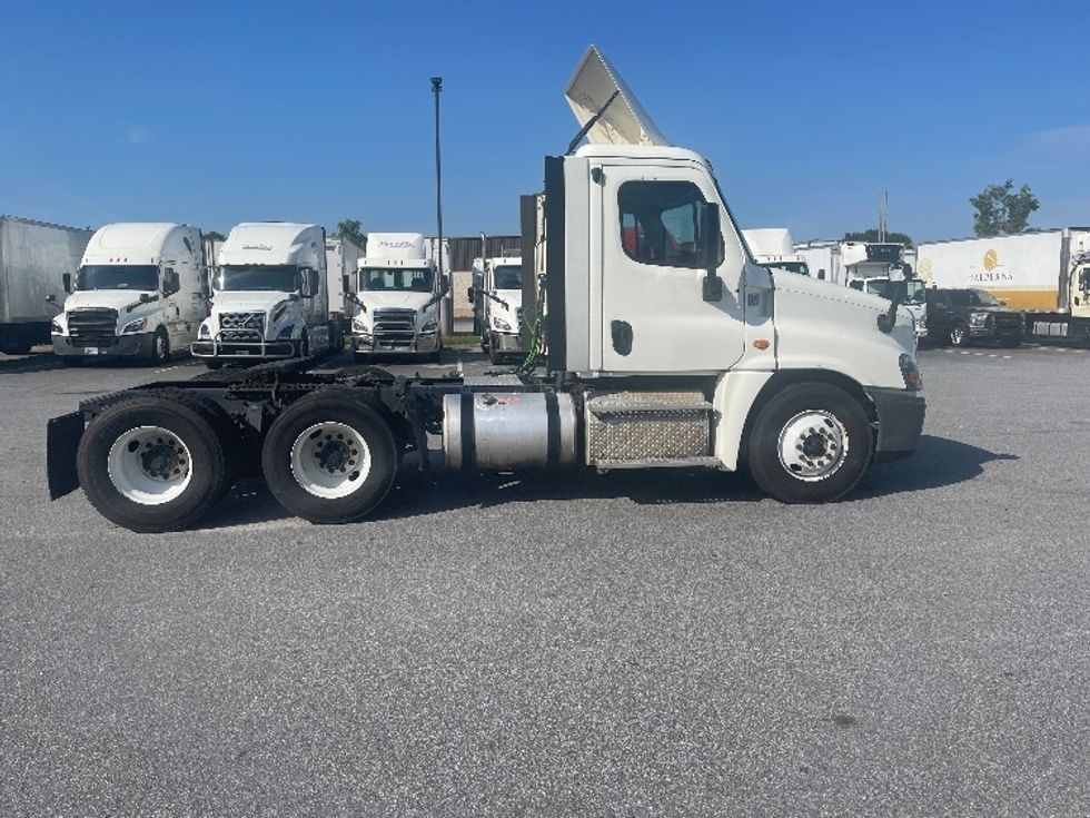 Day Cab Tractor-Heavy Duty Tractors-Freightliner-2019-Cascadia 12564ST-Greenville-SC-480,803\n\t\tmiles-$ 38,250 - Image 8