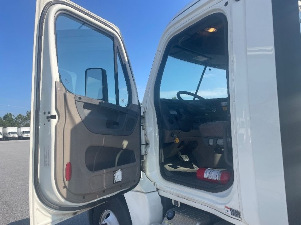 Day Cab Tractor-Heavy Duty Tractors-Freightliner-2019-Cascadia 12564ST-Greenville-SC-480,803\n\t\tmiles-$ 38,250 - Image 9