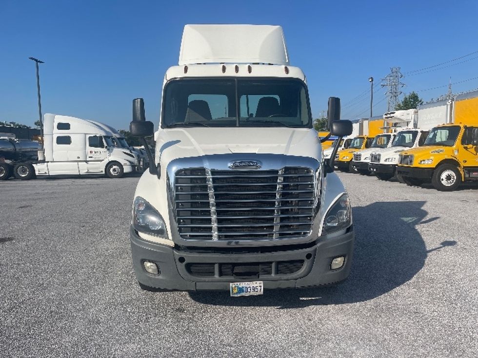 Day Cab Tractor-Heavy Duty Tractors-Freightliner-2019-Cascadia 12564ST-Greenville-SC-537,378\n\t\tmiles-$ 29,000 - Image 2