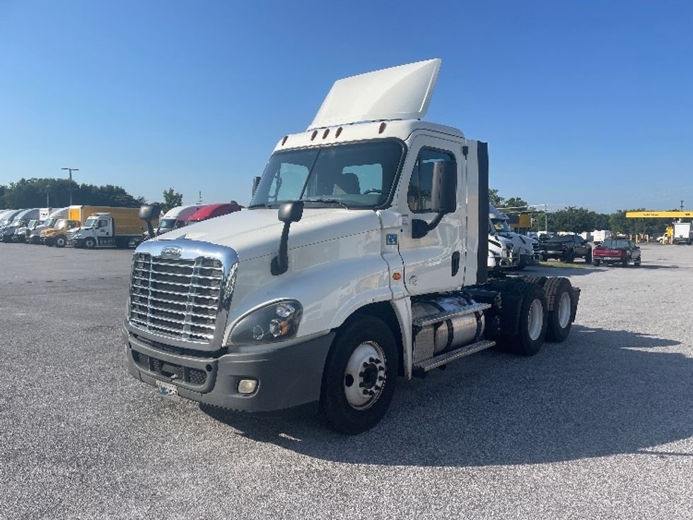 Day Cab Tractor-Heavy Duty Tractors-Freightliner-2019-Cascadia 12564ST-Greenville-SC-537,378\n\t\tmiles-$ 29,000 - Image 3