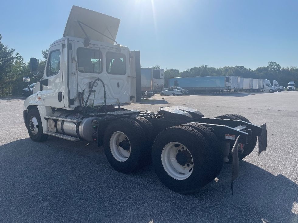 Day Cab Tractor-Heavy Duty Tractors-Freightliner-2019-Cascadia 12564ST-Greenville-SC-537,378\n\t\tmiles-$ 29,000 - Image 5
