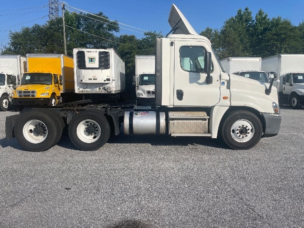 Day Cab Tractor-Heavy Duty Tractors-Freightliner-2019-Cascadia 12564ST-Greenville-SC-537,378\n\t\tmiles-$ 29,000 - Image 8