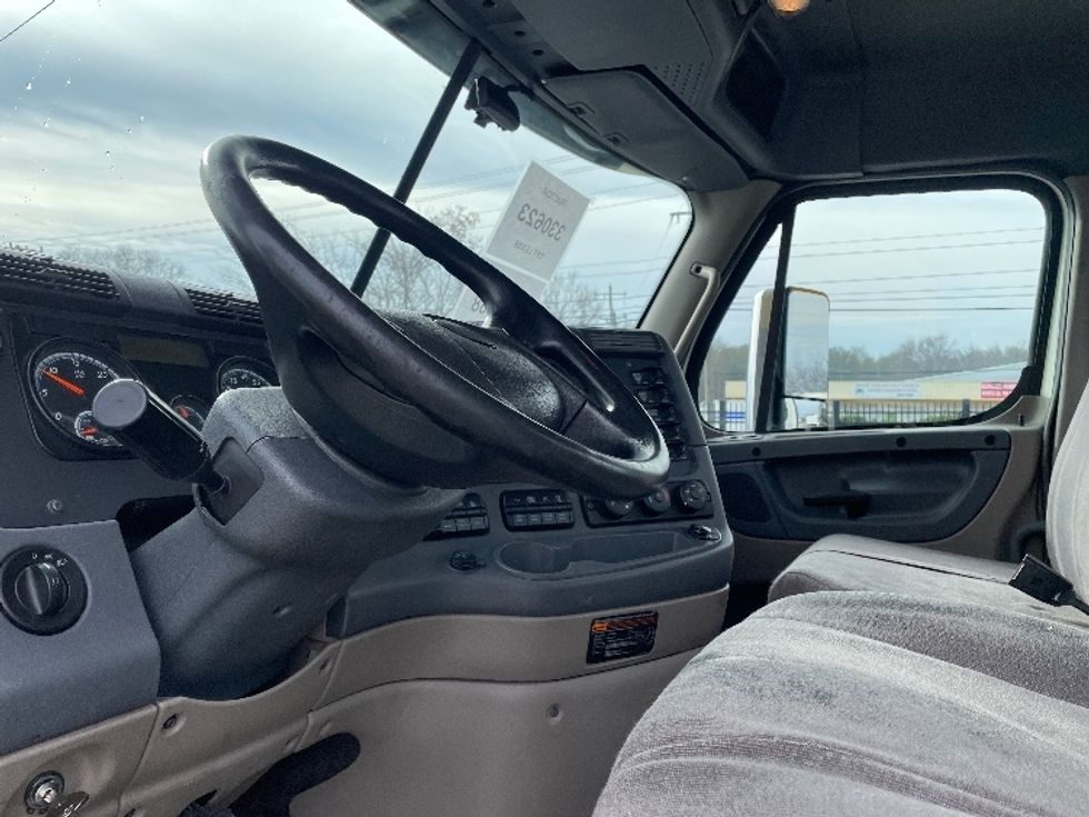 Day Cab Tractor-Heavy Duty Tractors-Freightliner-2019-Cascadia 12564ST-Greenville-SC-598,965\n\t\tmiles-$ 26,250 - Image 10