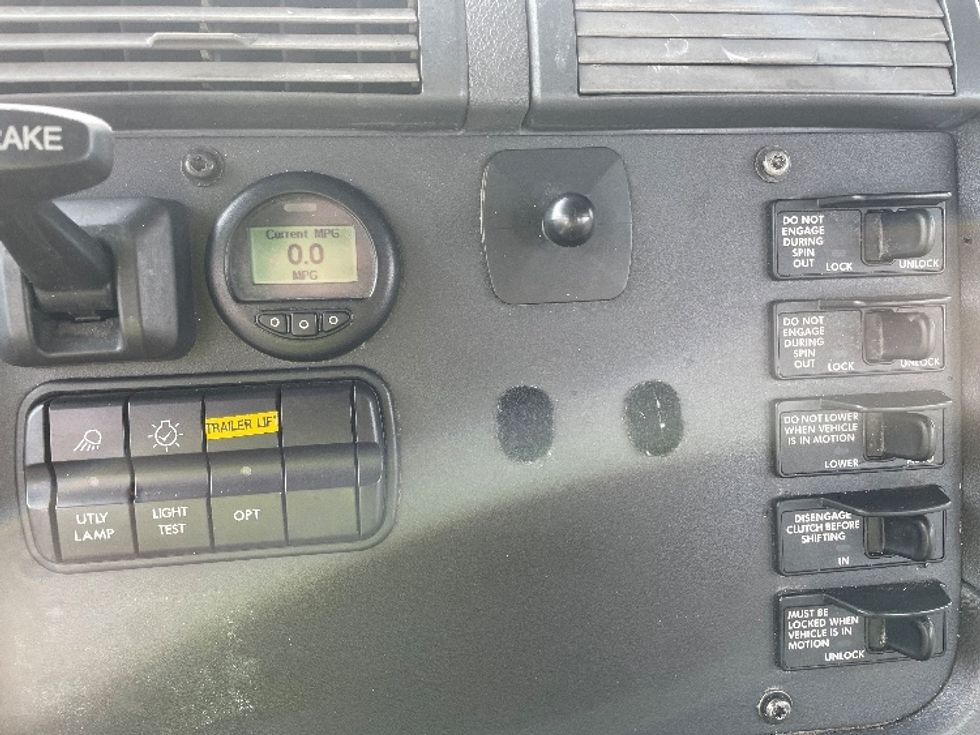 Day Cab Tractor-Heavy Duty Tractors-Freightliner-2019-Cascadia 12564ST-Greenville-SC-598,965\n\t\tmiles-$ 26,250 - Image 17