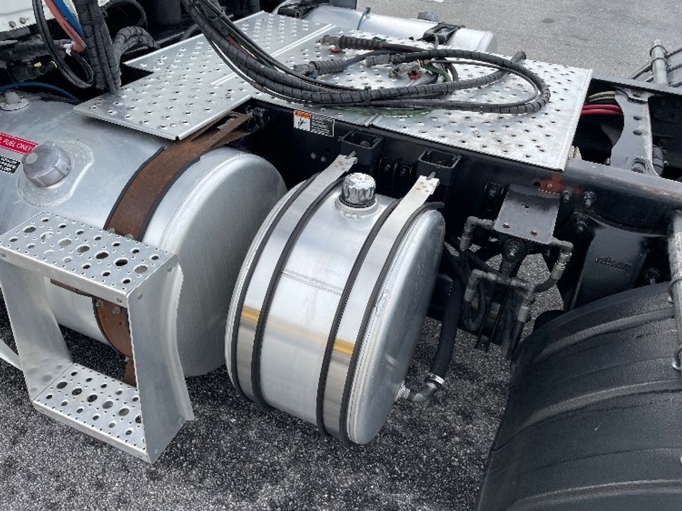 Day Cab Tractor-Heavy Duty Tractors-Freightliner-2019-Cascadia 12564ST-Greenville-SC-598,965\n\t\tmiles-$ 26,250 - Image 18