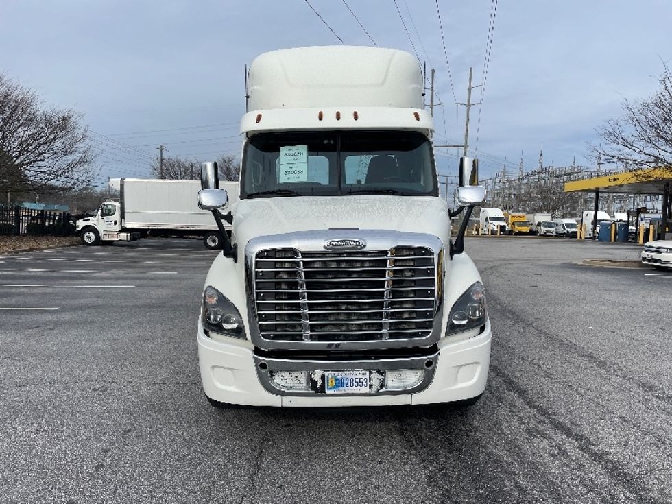 Day Cab Tractor-Heavy Duty Tractors-Freightliner-2019-Cascadia 12564ST-Greenville-SC-598,965\n\t\tmiles-$ 26,250 - Image 2
