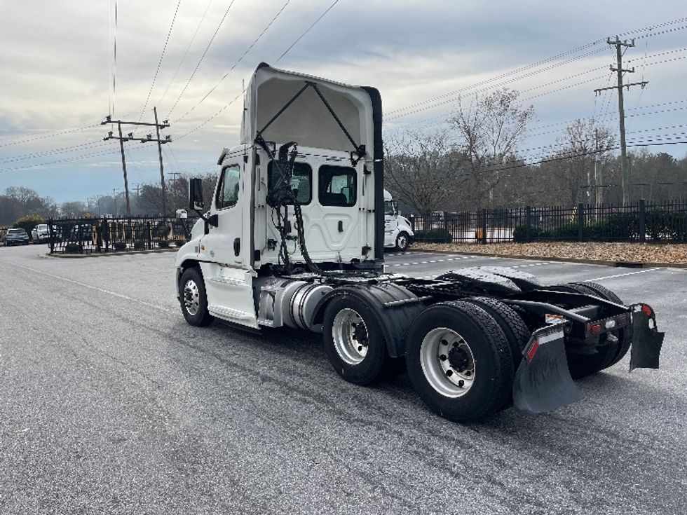 Day Cab Tractor-Heavy Duty Tractors-Freightliner-2019-Cascadia 12564ST-Greenville-SC-598,965\n\t\tmiles-$ 26,250 - Image 5