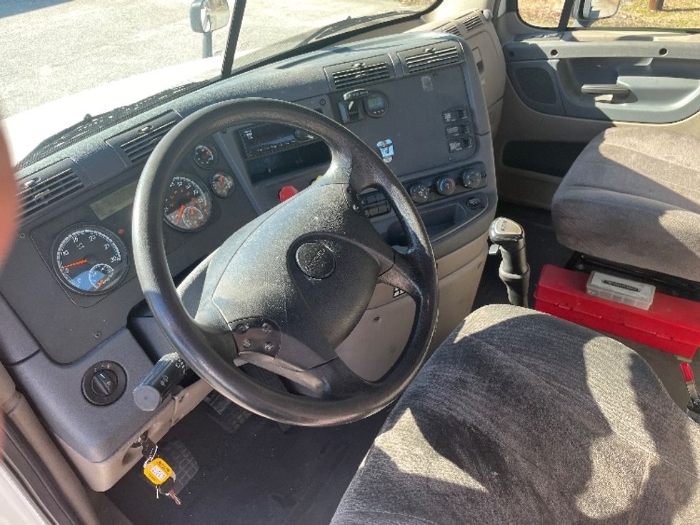 Day Cab Tractor-Heavy Duty Tractors-Freightliner-2019-Cascadia 12564ST-Greer-SC-460,133\n\t\tmiles-$ 40,000 - Image 10