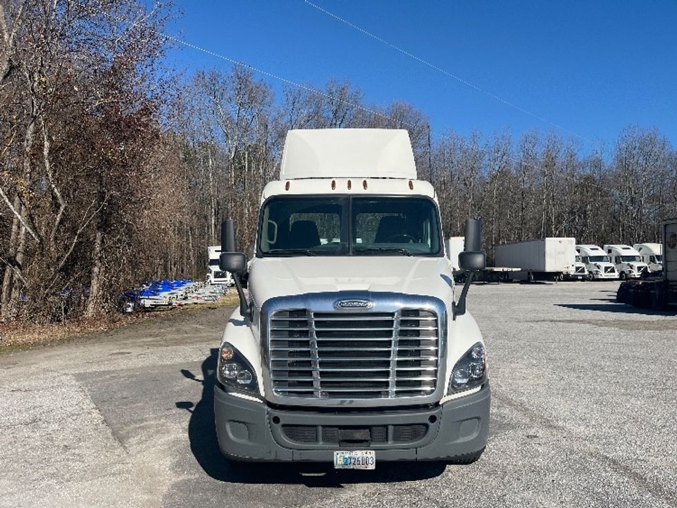 Day Cab Tractor-Heavy Duty Tractors-Freightliner-2019-Cascadia 12564ST-Greer-SC-460,133\n\t\tmiles-$ 40,000 - Image 2