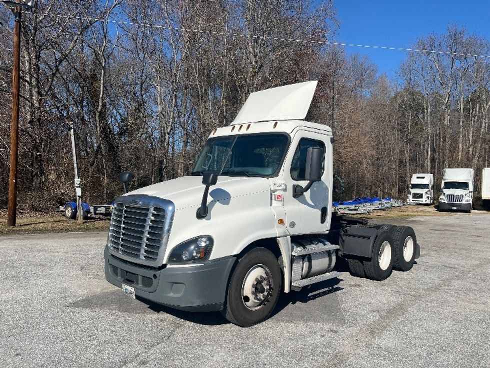 Day Cab Tractor-Heavy Duty Tractors-Freightliner-2019-Cascadia 12564ST-Greer-SC-460,133\n\t\tmiles-$ 40,000 - Image 3