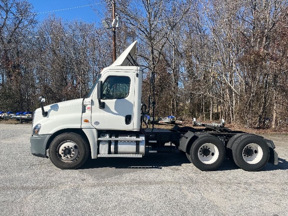 Day Cab Tractor-Heavy Duty Tractors-Freightliner-2019-Cascadia 12564ST-Greer-SC-460,133\n\t\tmiles-$ 40,000 - Image 4