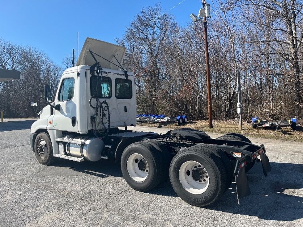 Day Cab Tractor-Heavy Duty Tractors-Freightliner-2019-Cascadia 12564ST-Greer-SC-460,133\n\t\tmiles-$ 40,000 - Image 5