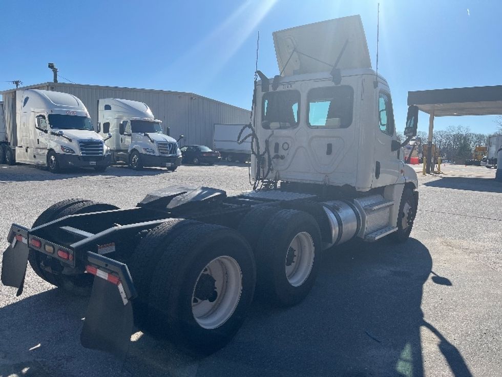 Day Cab Tractor-Heavy Duty Tractors-Freightliner-2019-Cascadia 12564ST-Greer-SC-460,133\n\t\tmiles-$ 40,000 - Image 7