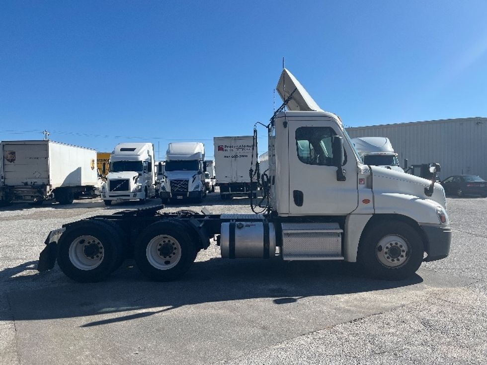 Day Cab Tractor-Heavy Duty Tractors-Freightliner-2019-Cascadia 12564ST-Greer-SC-460,133\n\t\tmiles-$ 40,000 - Image 8