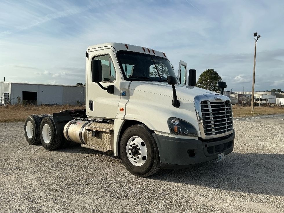 Day Cab Tractor-Heavy Duty Tractors-Freightliner-2019-Cascadia 12564ST-Gulfport-MS-340,351\n\t\tmiles-$ 42,500 - Image 1