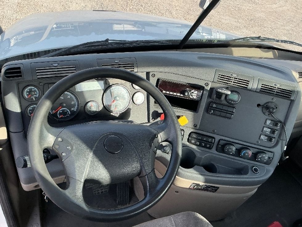 Day Cab Tractor-Heavy Duty Tractors-Freightliner-2019-Cascadia 12564ST-Gulfport-MS-340,351\n\t\tmiles-$ 42,500 - Image 11