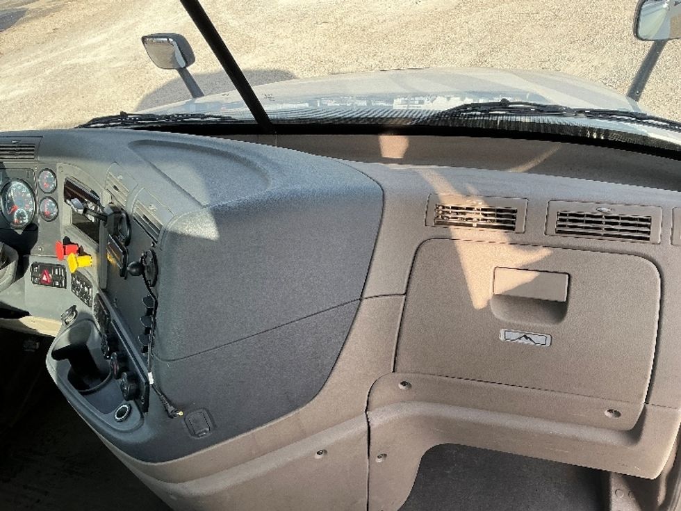 Day Cab Tractor-Heavy Duty Tractors-Freightliner-2019-Cascadia 12564ST-Gulfport-MS-340,351\n\t\tmiles-$ 42,500 - Image 13