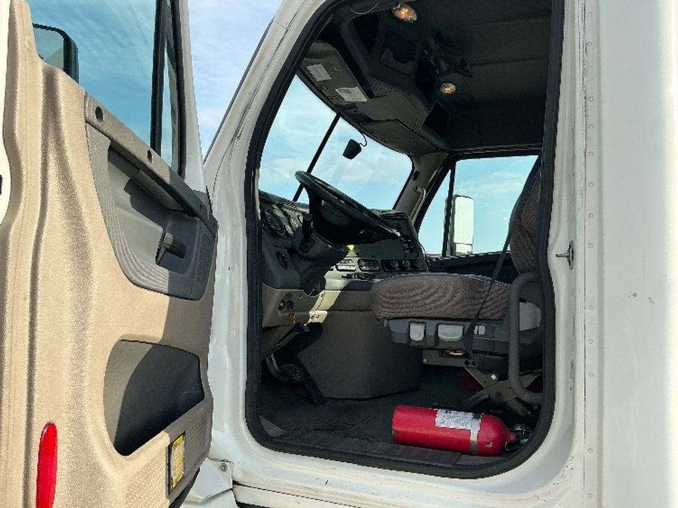 Day Cab Tractor-Heavy Duty Tractors-Freightliner-2019-Cascadia 12564ST-Gulfport-MS-340,351\n\t\tmiles-$ 42,500 - Image 9