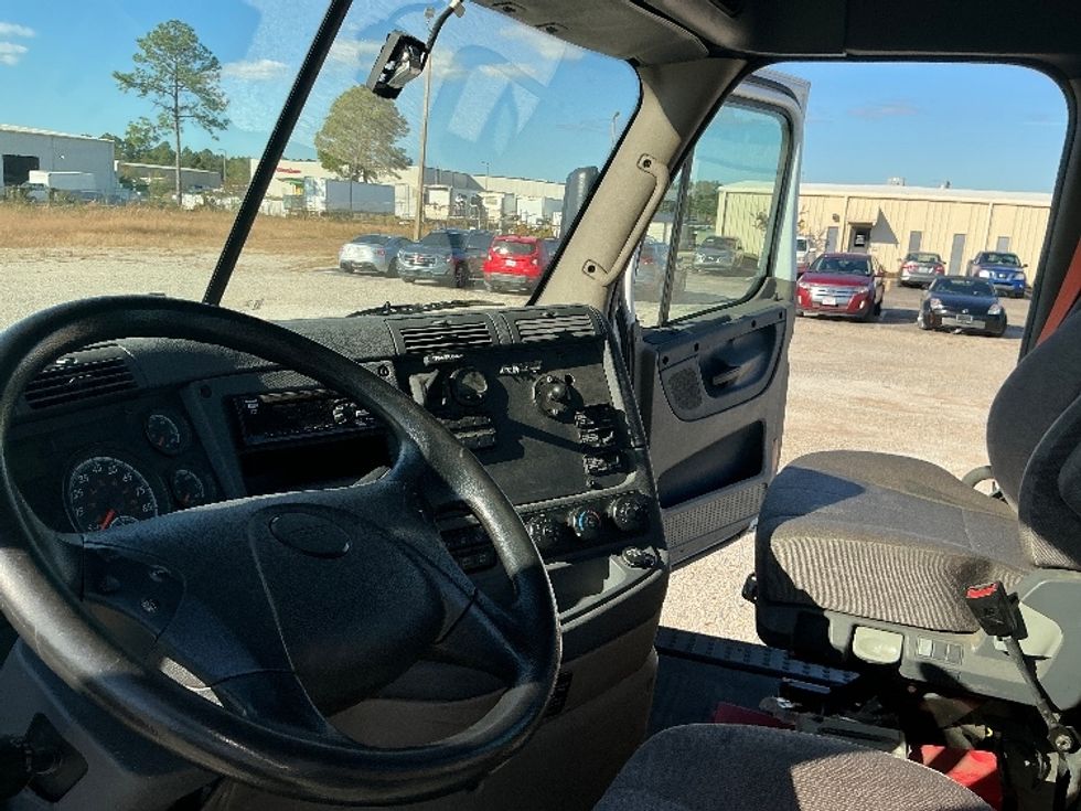 Day Cab Tractor-Heavy Duty Tractors-Freightliner-2019-Cascadia 12564ST-Gulfport-MS-527,178\n\t\tmiles-$ 32,500 - Image 10