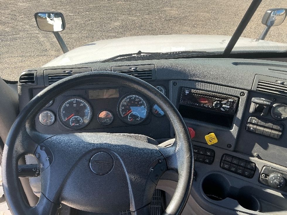 Day Cab Tractor-Heavy Duty Tractors-Freightliner-2019-Cascadia 12564ST-Gulfport-MS-527,178\n\t\tmiles-$ 32,500 - Image 11