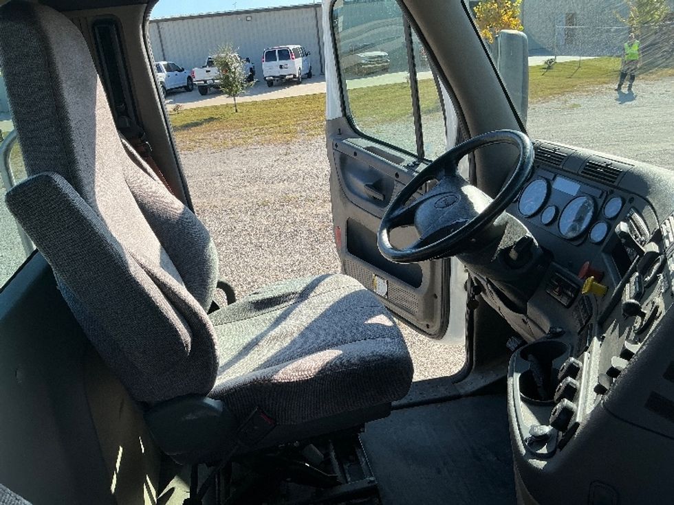 Day Cab Tractor-Heavy Duty Tractors-Freightliner-2019-Cascadia 12564ST-Gulfport-MS-527,178\n\t\tmiles-$ 32,500 - Image 14