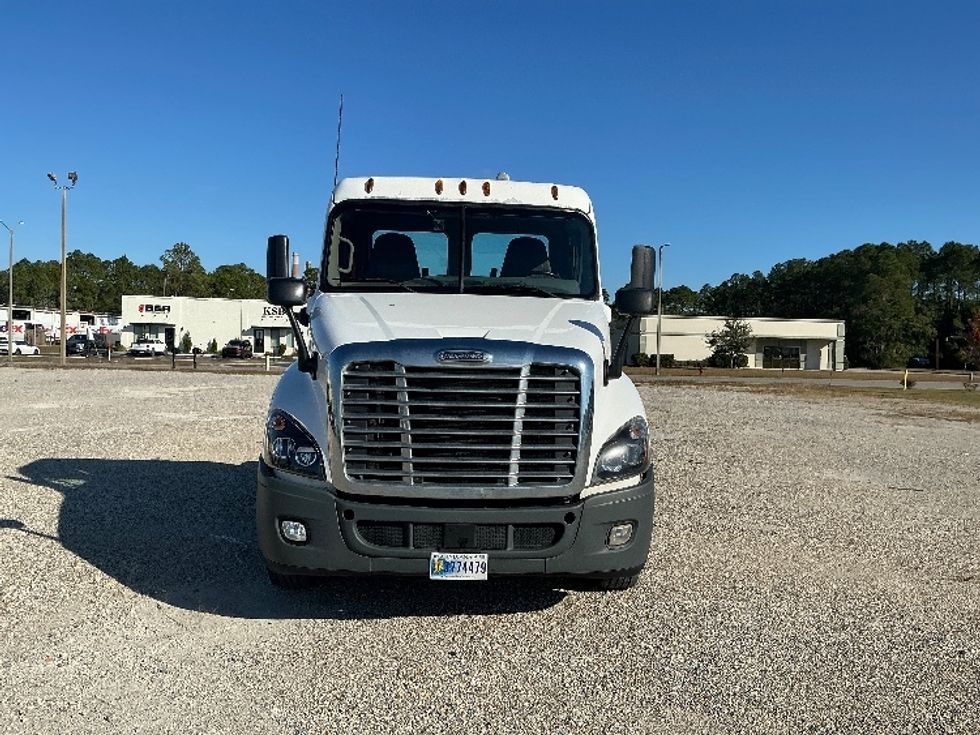 Day Cab Tractor-Heavy Duty Tractors-Freightliner-2019-Cascadia 12564ST-Gulfport-MS-527,178\n\t\tmiles-$ 32,500 - Image 2
