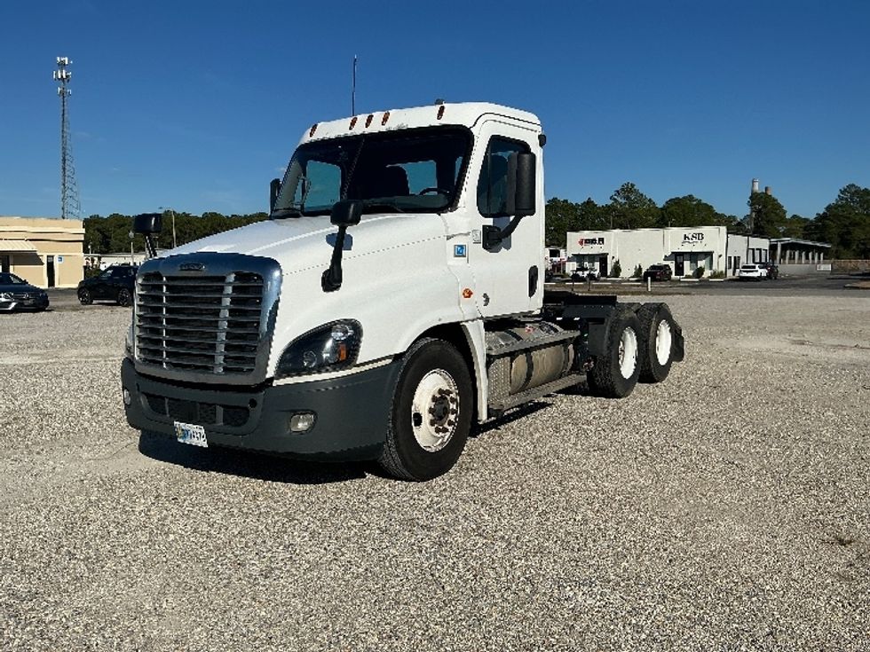 Day Cab Tractor-Heavy Duty Tractors-Freightliner-2019-Cascadia 12564ST-Gulfport-MS-527,178\n\t\tmiles-$ 32,500 - Image 3