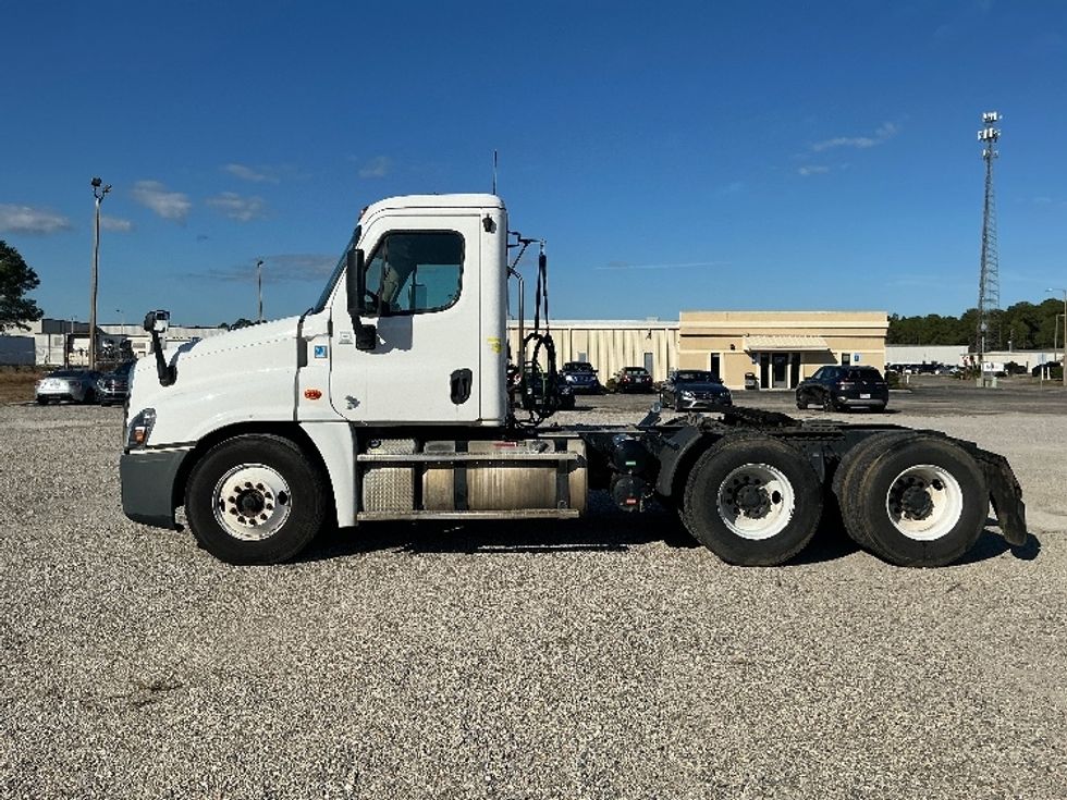 Day Cab Tractor-Heavy Duty Tractors-Freightliner-2019-Cascadia 12564ST-Gulfport-MS-527,178\n\t\tmiles-$ 32,500 - Image 4