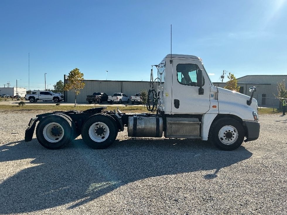 Day Cab Tractor-Heavy Duty Tractors-Freightliner-2019-Cascadia 12564ST-Gulfport-MS-527,178\n\t\tmiles-$ 32,500 - Image 8