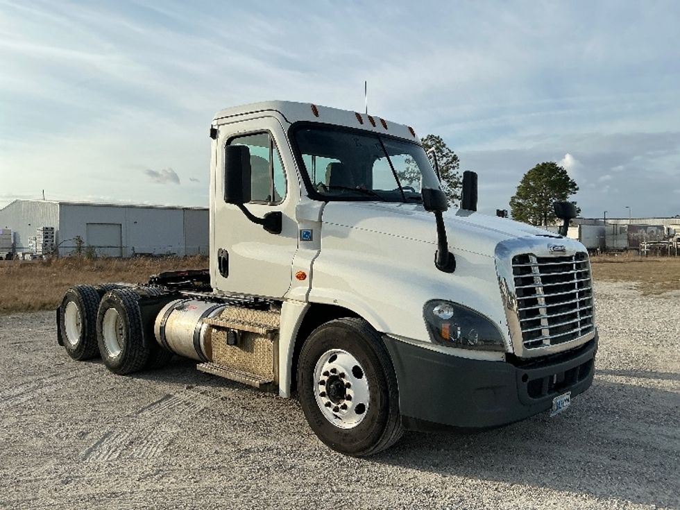 Day Cab Tractor-Heavy Duty Tractors-Freightliner-2019-Cascadia 12564ST-Gulfport-MS-543,019\n\t\tmiles-$ 32,000 - Image 1