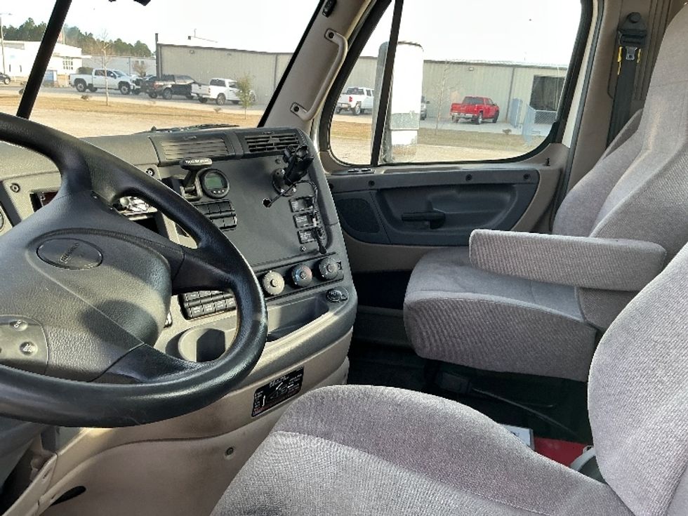 Day Cab Tractor-Heavy Duty Tractors-Freightliner-2019-Cascadia 12564ST-Gulfport-MS-543,019\n\t\tmiles-$ 32,000 - Image 10