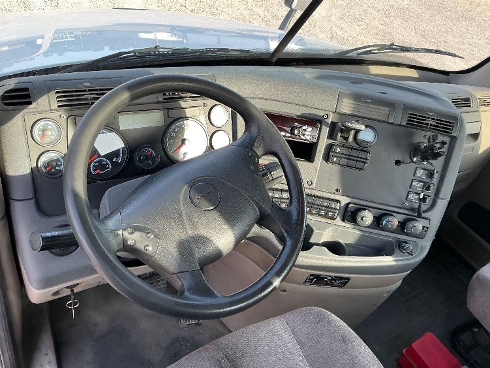 Day Cab Tractor-Heavy Duty Tractors-Freightliner-2019-Cascadia 12564ST-Gulfport-MS-543,019\n\t\tmiles-$ 32,000 - Image 11