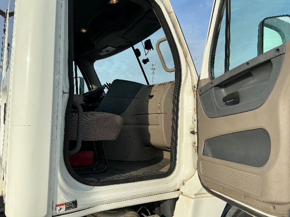 Day Cab Tractor-Heavy Duty Tractors-Freightliner-2019-Cascadia 12564ST-Gulfport-MS-543,019\n\t\tmiles-$ 32,000 - Image 12