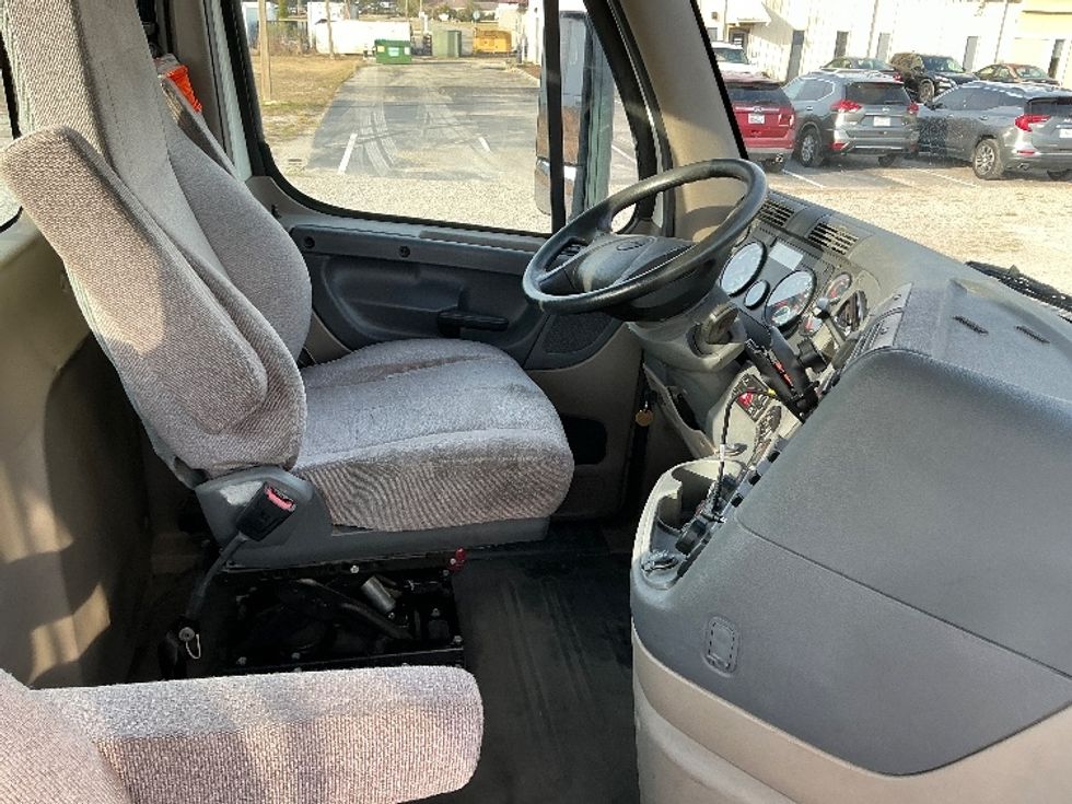 Day Cab Tractor-Heavy Duty Tractors-Freightliner-2019-Cascadia 12564ST-Gulfport-MS-543,019\n\t\tmiles-$ 32,000 - Image 14