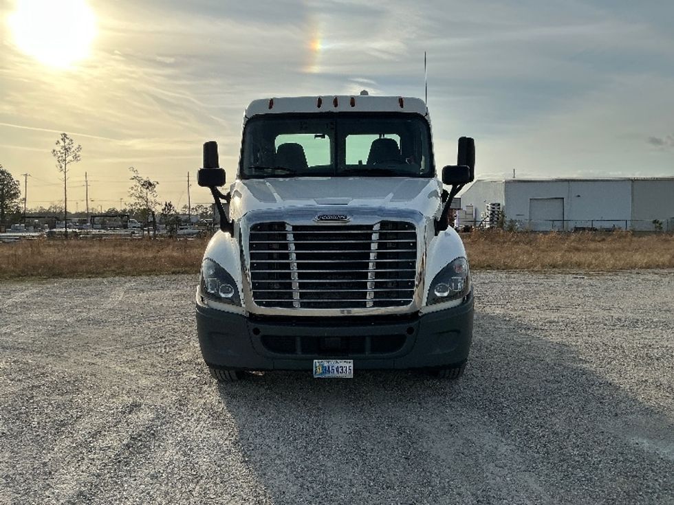 Day Cab Tractor-Heavy Duty Tractors-Freightliner-2019-Cascadia 12564ST-Gulfport-MS-543,019\n\t\tmiles-$ 32,000 - Image 2