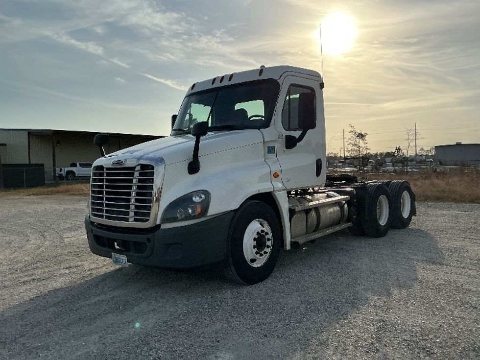 Day Cab Tractor-Heavy Duty Tractors-Freightliner-2019-Cascadia 12564ST-Gulfport-MS-543,019\n\t\tmiles-$ 32,000 - Image 3