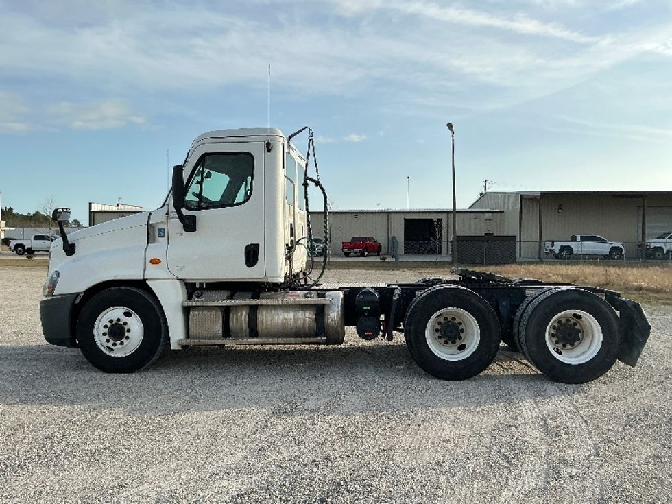 Day Cab Tractor-Heavy Duty Tractors-Freightliner-2019-Cascadia 12564ST-Gulfport-MS-543,019\n\t\tmiles-$ 32,000 - Image 4