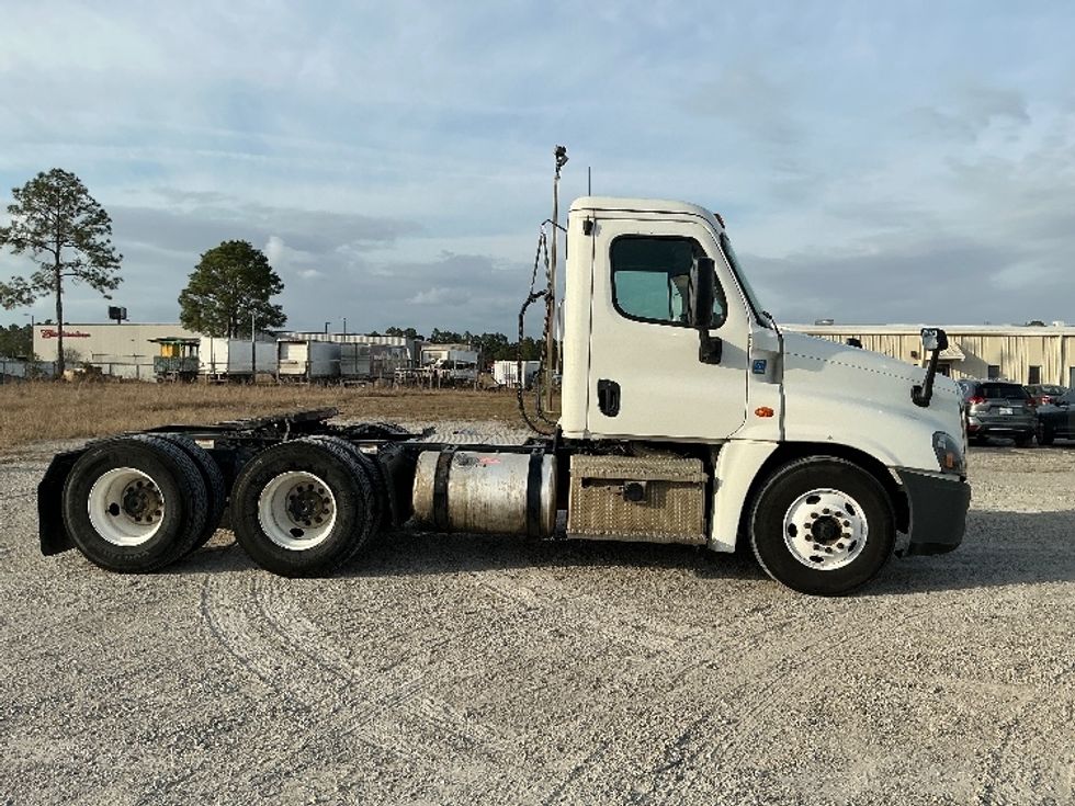 Day Cab Tractor-Heavy Duty Tractors-Freightliner-2019-Cascadia 12564ST-Gulfport-MS-543,019\n\t\tmiles-$ 32,000 - Image 8